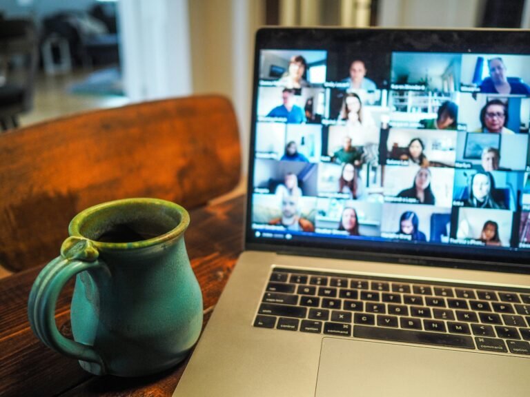 Read more about the article Top Digital Tools for Course Creators in 2025