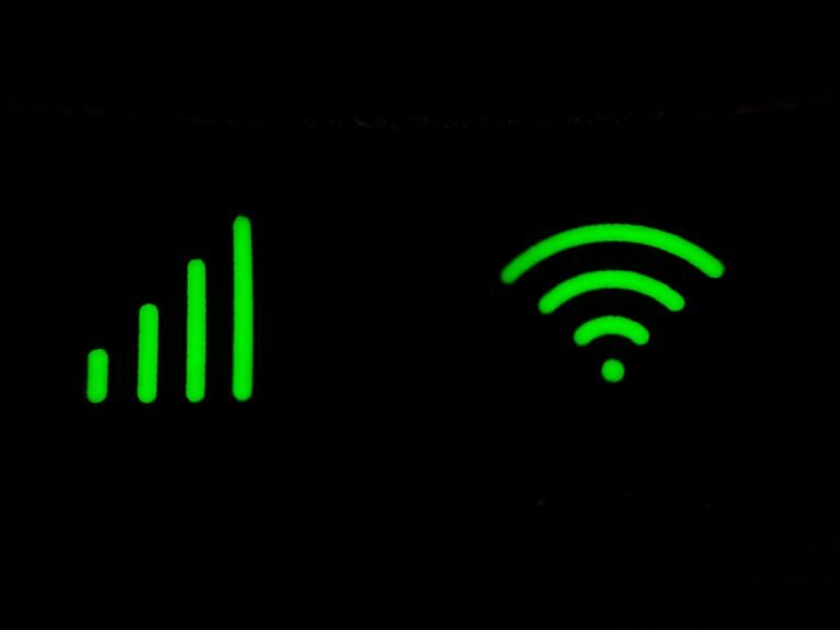 Read more about the article Fix Weak Wi-Fi in Large Homes: A Complete Beginner’s Guide